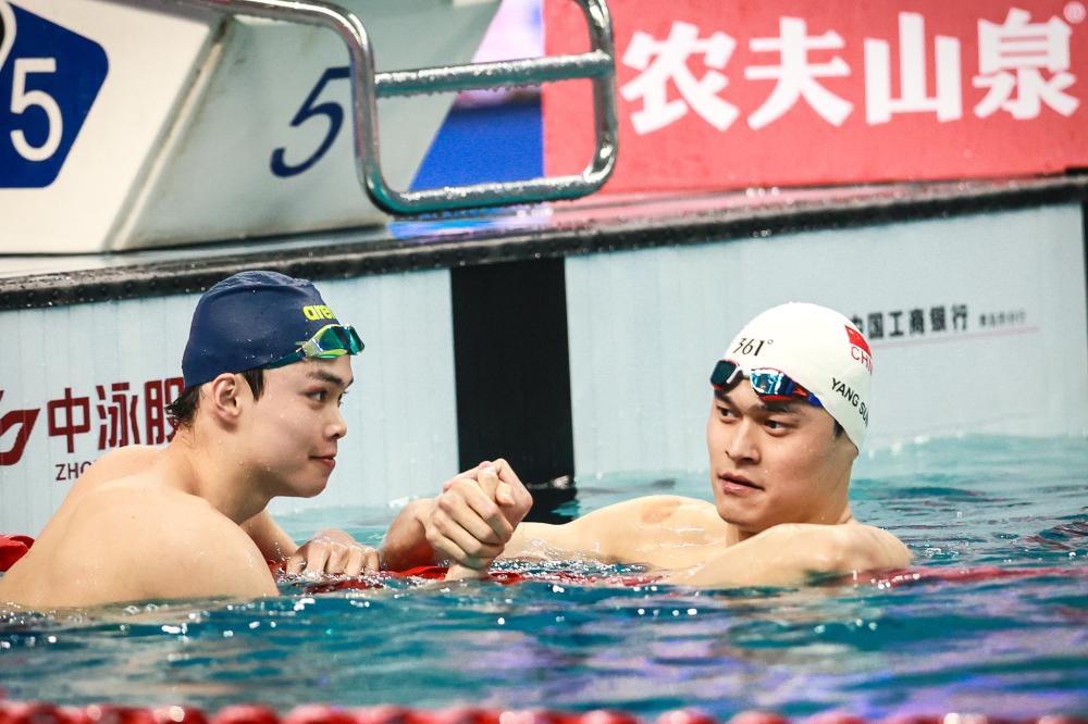 一边是欧冠